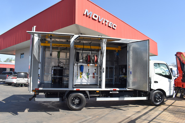 MOVITEC entregó un furgón personalizado a Kurosu & CIA
