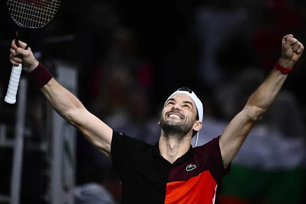 Dimitrov y Tsitsipas se enfrentarán en semifinales de París-Bercy - Tenis - ABC Color