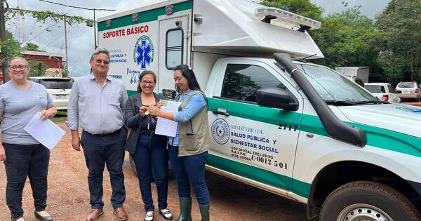 La Nación / Ministerio de Salud entregó ambulancia al Centro de Salud de Itakyry