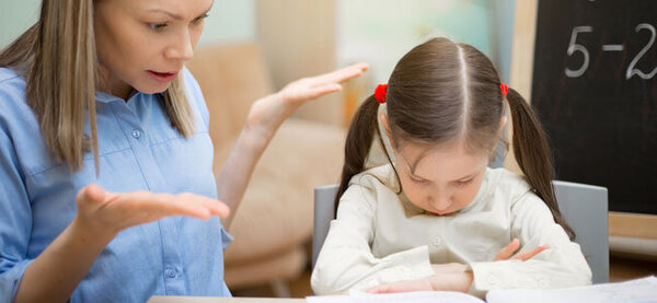Madres denuncian que profesora se dirige a sus hijas en la escuela con palabras vulgares - Radio Imperio 106.7 FM
