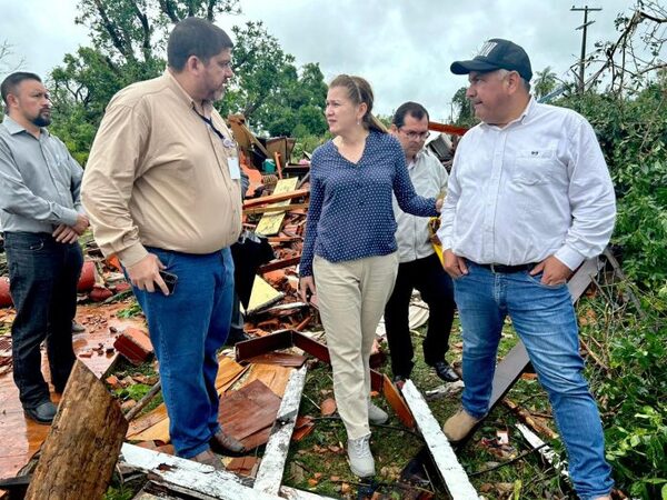 Ministra Barán visitó zona afectada en Santaní para coordinar tareas de asistencia | RADIO NACIONAL