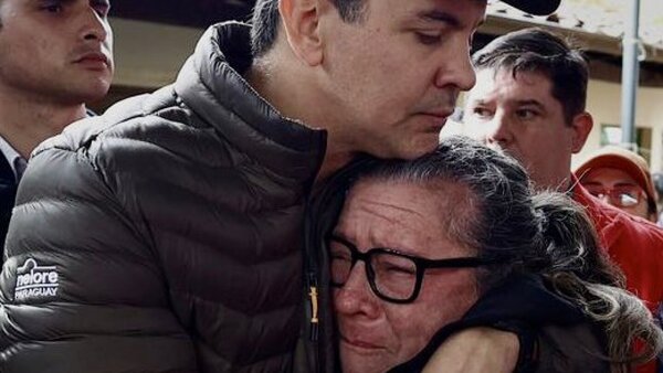 Afectada por crecida del río Paraná en Ayolas: “Cada presidente que sube nos miente”