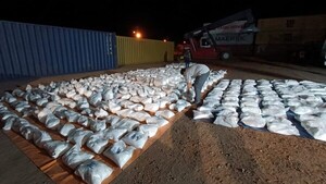Jueza embarga dinero incautado de prófugo vinculado a megacarga de cocaína