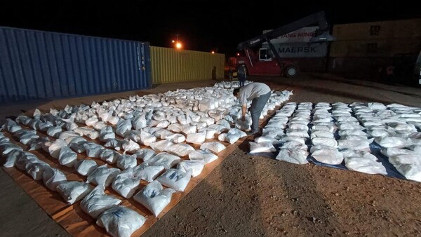 Jueza embarga dinero incautado de prófugo vinculado a megacarga de cocaína