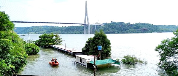 Sur y Este de Paraguay, en crítica situación. Migraciones cierra 12 oficinas por inundaciones - La Tribuna