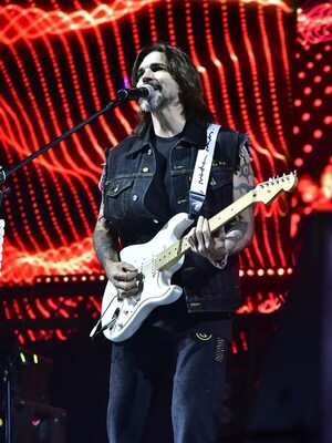 Un luminoso reencuentro entre Juanes y su público - Música - ABC Color