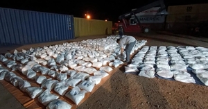 Jueza ordena embargo de más de USD 20.000 incautados en allanamiento por cargamento de cocaína