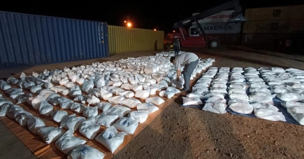 Jueza ordena embargo de más de USD 20.000 incautados en allanamiento por cargamento de cocaína