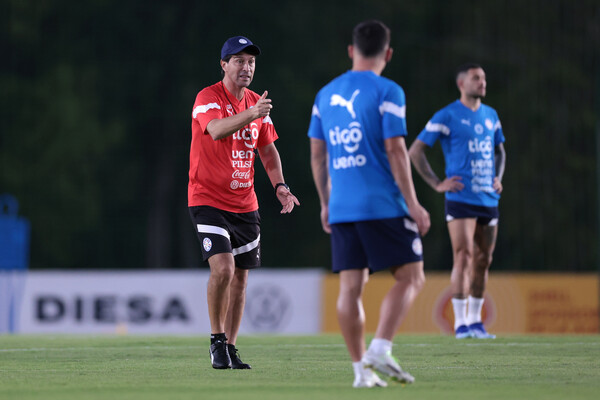 Estos son los 22 futbolistas paraguayos del exterior convocados por Garnero - trece