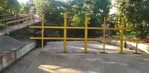 Diario HOY | Colocan una “barrera de hierro” en calle mortal donde cayeron los militares