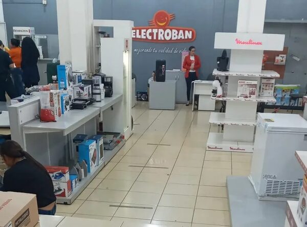 Motochorros roban dinero y celular en violento asalto - ABC en el Este - ABC Color