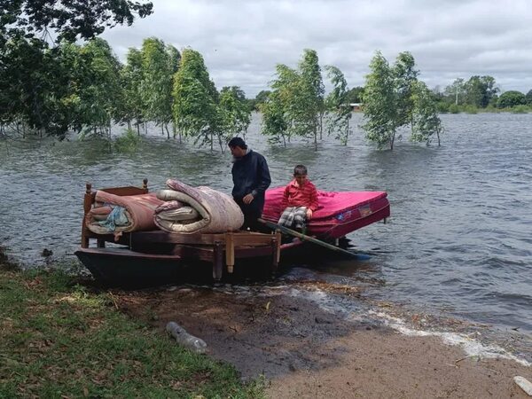 Inundación en Puerto Itá: familias lamentan olvido del gobierno - Nacionales - ABC Color