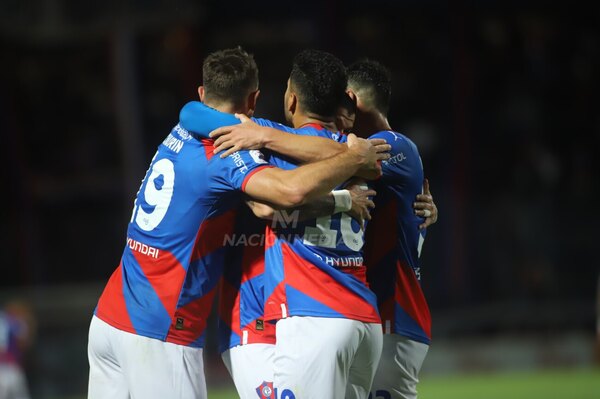 Versus / Cerro Porteño no se rinde y llega motivado al "mano a mano" ante Libertad