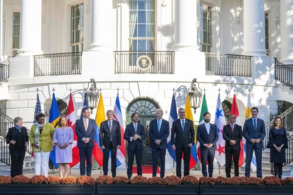 Congresistas peruanos piden explicaciones sobre la fallida reunión de Boluarte con Biden - Mundo - ABC Color