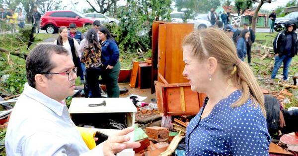 La Nación / La ministra de Salud visitó a comunidad azotada por tornado