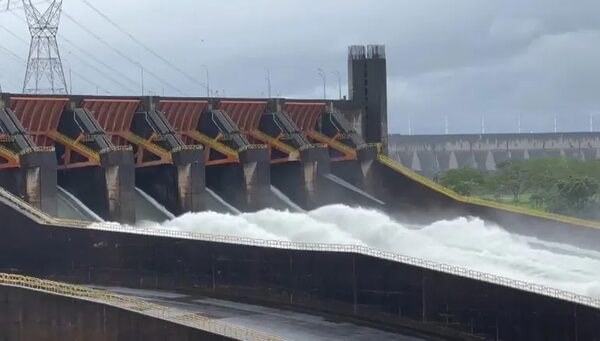 La central hidroeléctrica Itaipú alcanzó ayer su mayor vertido - Economía - ABC Color