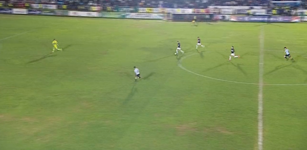 Versus / ¡No se puede creer! La ocasión de gol que desperdició Hugo Fernández