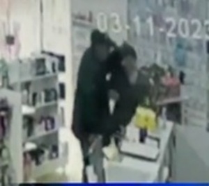 Violento ladrón asalta una farmacia en Hernandarias - Paraguay.com