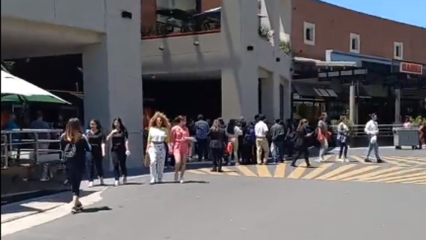 Reportan principio de incendio y evacuación en un shopping de Asunción