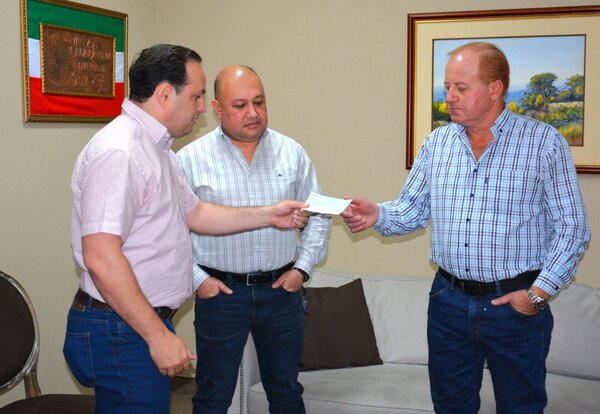 EBY entrega más de G. 1.200 millones al Consejo Departamental de Educación de Itapúa - .::Agencia IP::.