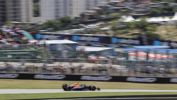 Verstappen ganó el sprint de Brasil