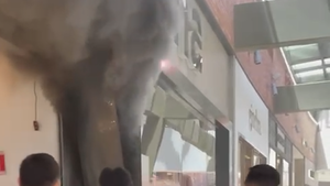 Se normalizan actividades en shopping tras principio de incendio