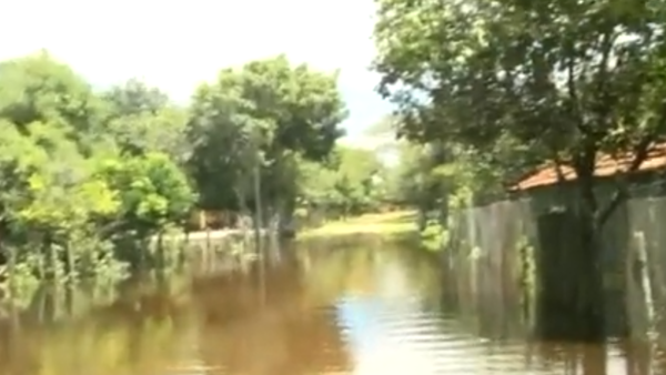 Crítica situación de los pobladores de Panchito López por desborde del Paraná