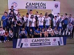 12 de Junio de Villa Hayes es brillante campeón del Nacional B - La Tribuna