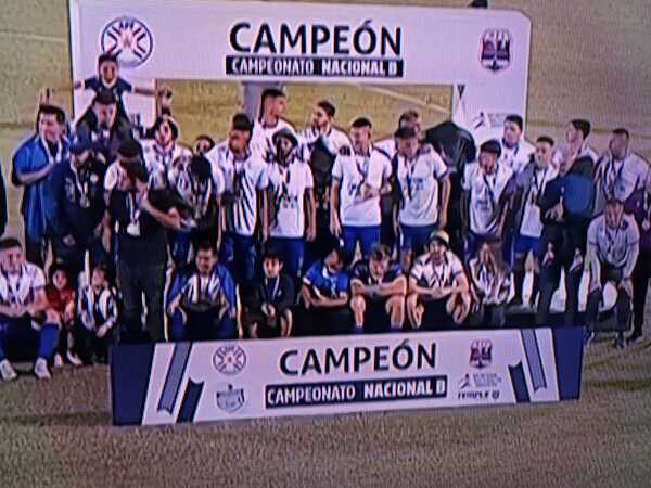 12 de Junio de Villa Hayes es brillante campeón del Nacional B - La Tribuna