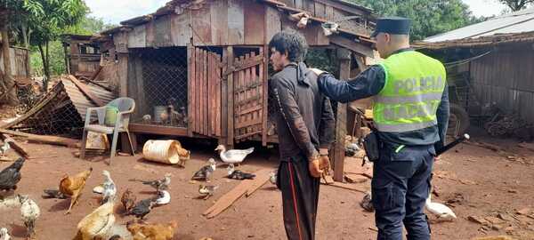 Sorprenden a supuesto ladrón de gallinas en Tomás Romero Pereira