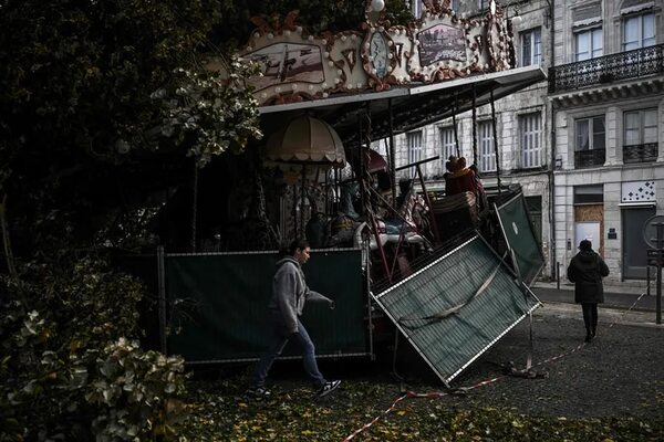 Unos 160.000 hogares siguen sin electricidad en Francia pero baja la alerta por temporales - Mundo - ABC Color