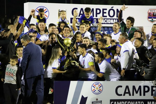 Versus / El 12 de Junio es campeón del Nacional B y jugará por un lugar en la Intermedia