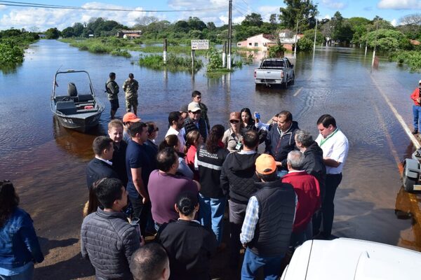 Autoridades del MOPC evalúan primera etapa de obras para franja costera en Ayolas - .::Agencia IP::.