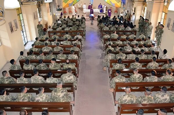 Militares despiden al sargento Domingo David Ríos en misa exequial - Nacionales - ABC Color
