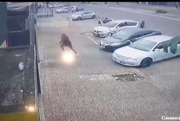 Individuo evita ser interceptado por sujetos fuertemente armados en Ponta Porã - Radio Imperio 106.7 FM