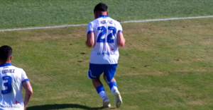 Versus / Claudio Aquino marca un golazo de tiro libre en el fútbol argentino