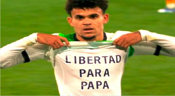 Luis Díaz pide “Libertad para papá”, al anotar gol de su equipo