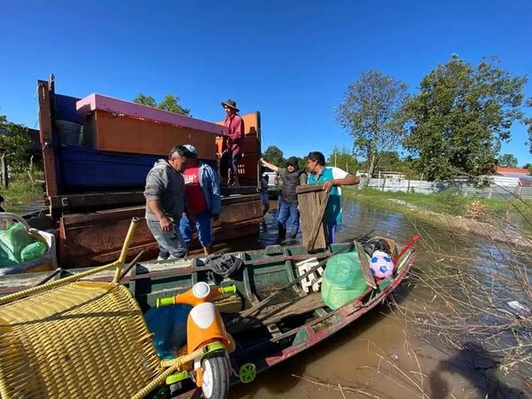 Evacuan a las primeras 40 familias en Villa Florida tras crecida del río Tebicuary - Nacionales - ABC Color