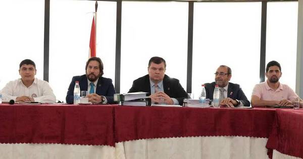 La Nación / Examinarán irregularidades del MEC, Defensa y Dinac