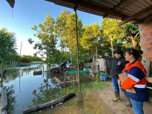 Al menos 50 familias evacuadas por inundaciones en Villa Florida | 1000 Noticias