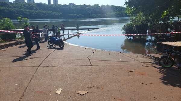Sumergió el auto de su papá en el muelle de Remansito - La Clave
