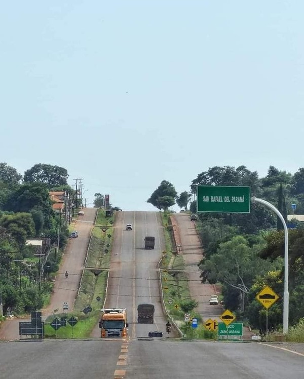 Violento asalto en San Rafael del Paraná: Delincuentes toman rehenes y huyen en camioneta robada