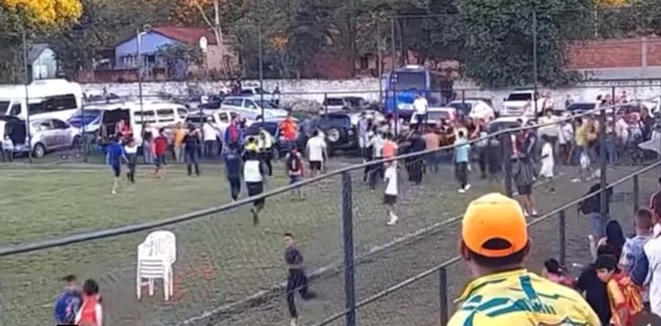 Partido de inferiores termina en batalla campal en Mallorquín, urge sanción ejemplar