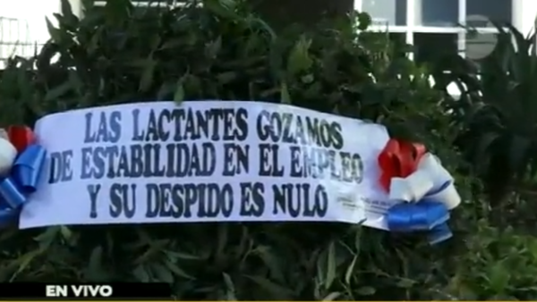 Protesta por despidos de mujeres lactantes frente al Poder Judicial