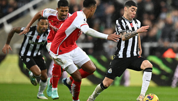 Versus / Ante Arsenal, Almirón hizo lo que nadie pudo hacer en la Premier League en 11 fechas