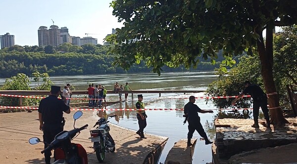 Un automóvil y sus ocupantes son arrastrados por la crecida del Río Paraná - Unicanal