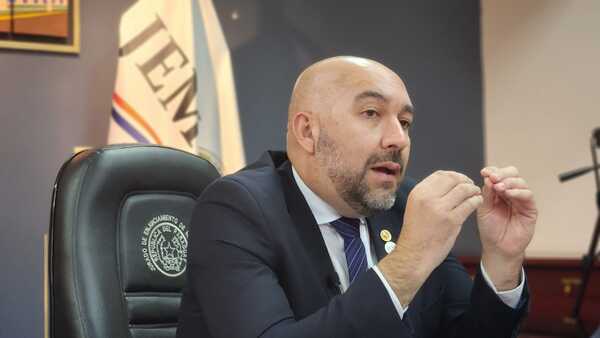 Arévalo exhibió pruebas de haber litigado, según titular del CAP