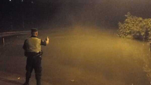 Joven sumerge vehículo de su papá en el río Paraná