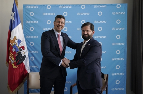 Santiago Pe帽a se re煤ne con su hom贸logo Gabriel Boric durante visita a Chile - Revista PLUS