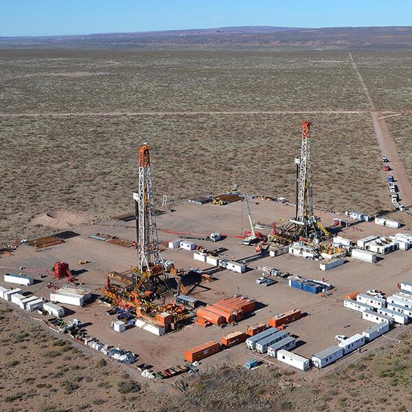 El Gobierno de Argentina impulsa una ley para inversiones en 谩reas petroleras maduras - Revista PLUS